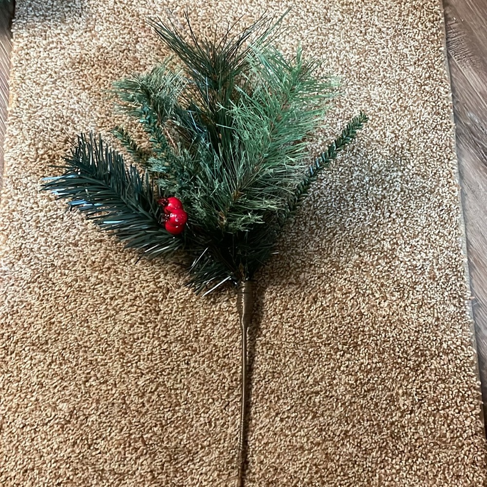 Chistmas Floral Green PINE SINGLE BRANCH SPRAY PICK WITH Berries